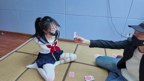 《和喵喵玩扑克》JK白丝女孩玩扑克遇到老千 第6张