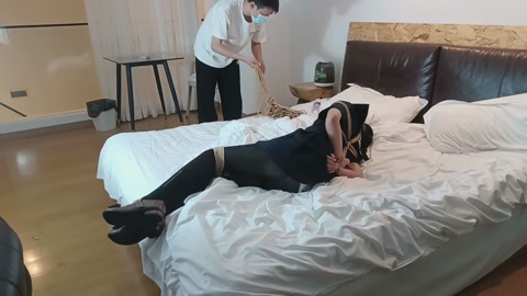 人贩王五系列（精神小妹）王五在又猫在楼道发愁没法交货，这次蹲到了一个心情相当愉快的精神小妹，于是尾随... 第6张