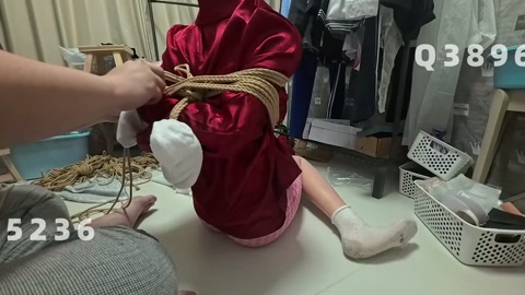 侧面视角 v型 上二下三后手缚做法 第6张