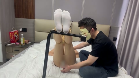 固定放置强开腿玩弄TJ强高 大字禁锢强开腿+波波贝+震动B+手持阳具+PJ 第6张