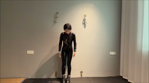 报复当初陷害自己的女孩 第6张