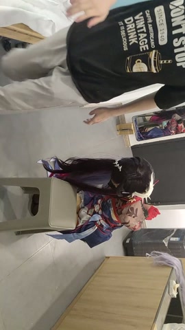 海瑟音cos捆绑，尝试只用一张凳子为支点驷马 第6张