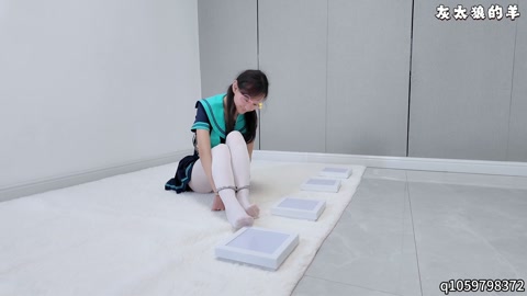 清纯少女被高频次电击，灯板连接郊狼，间歇性增加游戏难度，柠柠被电的站立不稳，腿脚发软，全程呻吟！ 第6张