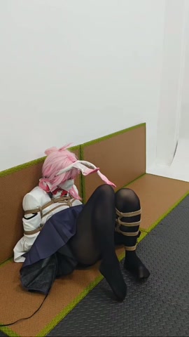 前来拍摄的绯樱，在结束更衣时惨遭摄影师毒手。打晕捆绑肆意妄为（上） 第7张