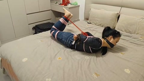 女女捆绑 驷马挣扎 第7张