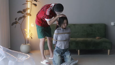 女贼偷盗被抓 第7张