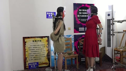 小雨和兰兰，高跟鞋，双人站立架强制站立摆放 第7张