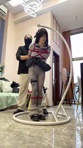 灰丝黑长直可爱学生装，强制罚站紧缚，同时被训练器和郊狼轮番轰炸 第7张