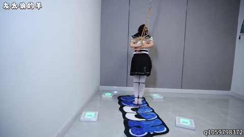 美女挑战灯板游戏通关，每每失误就会被郊狼高强度电击，最终被惩罚跪缚，用各种道具挠痒痒【扎带➕灯板游戏... 第7张