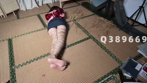 花花捆绑 紧密束缚 再次细麻绳，可怜的模特绝望翻滚 第7张