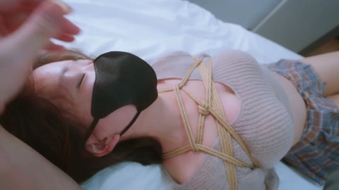 女生把男友捆绑好塞进衣柜，被我趁机捂晕，醒来后女生不害怕反而很主动，那还说啥，股绳，皮鞭伺候上，居然... 第8张