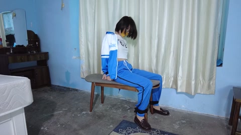惨案现场可怜的母女两被歹徒入室双人捆绑在椅子上用刀伤害女儿威胁母亲！丝袜塞嘴胶带封嘴丝袜塑料袋套头层... 第8张