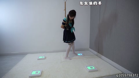 清纯少女被高频次电击，灯板连接郊狼，间歇性增加游戏难度，柠柠被电的站立不稳，腿脚发软，全程呻吟！ 第8张