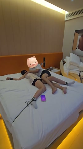 真实！非常漂亮的一个小美女，男朋友在外地，来体验床上大字缚+啵啵贝失控模式的刺激，最后又来了一个极限... 第8张