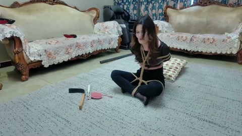 缚美记·①⑨号混血间谍温妮》【裤里黑丝】【玉足玩弄】【团缚放置】【挣扎逃脱】 第8张