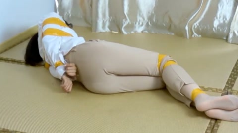 融儿胶带二拍2……融儿胶带紧缚，跪走、翻滚求，呻吟不断……. 第8张