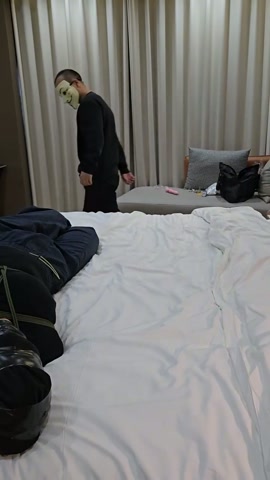 你的女朋友被蒙眼堵嘴驷马捆绑在床上，长时间放置不管，强行蒙眼堵嘴，让她自己逃脱，没想到她自己竟然解开... 第9张