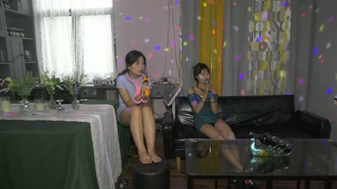 双女M戴着枷也要唱歌 第9张