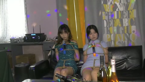 双女M绑着也不耽误唱歌 第9张