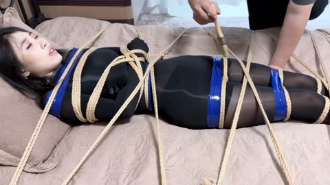 变成蜡像的女人彘 模特七七 全身紧缚完全不动不了 (真实窒息濒死) 电击项圈 丝袜堵嘴 丝袜全包 蜡... 第9张