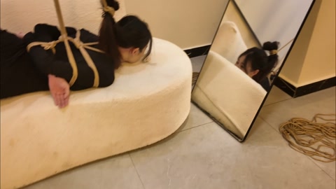 新模特试镜！文慧绑新人媛媛，黑丝驷马拉头发挠痒痒，大量口水！ 第9张