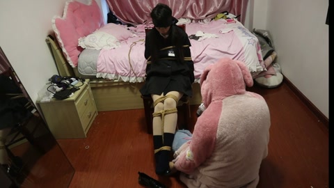 椅子缚捆绑玩素人女生1号（生气，暴躁，敢于反抗） 优等生的玩弄被鞭打会骂人 平价简玩 属于初见时的互... 第9张