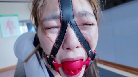 王贝贝欧美风直臂极限紧缚 各种鞭子齐上阵打的泣不成声 上集 第9张