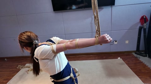 王贝贝欧美风直臂极限紧缚 各种鞭子齐上阵打的泣不成声 下集 第9张