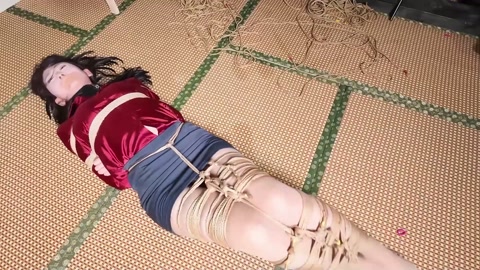 花花捆绑 紧密束缚 再次细麻绳，可怜的模特绝望翻滚 第9张