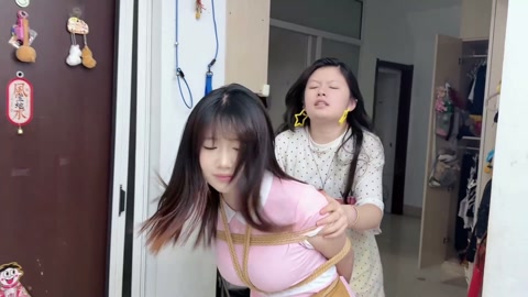 《·好利来姐妹花的丝足盛宴》灵儿×小骨【渐变丝足】【舔脚放松】【强制闻脚】【粉嫩特写】 第10张