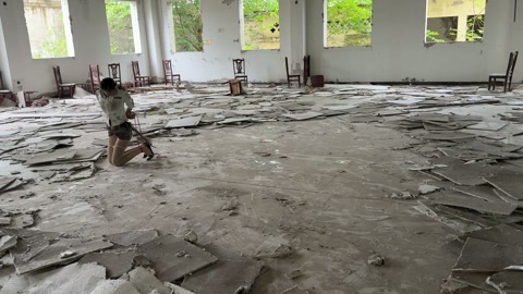 女j自救失败被抛尸荒野 第10张
