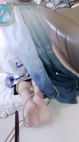 小云cos离恨烟 全程郊狼啵啵贝罚站+跪地挣扎 疼到瘫倒在地 随后跪地戒尺sp抽打脚心和屁股 第10张