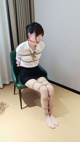 小云ol风格穿搭被绑在椅子上挣扎 摸腿 第10张