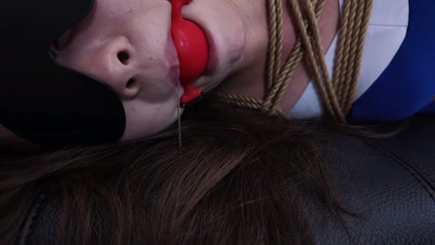 森森作为一名绳艺模特，今天正常上班拍摄，拍摄结束后突然被临时通知需要加班，一个加班需要加上双引号。。... 第10张