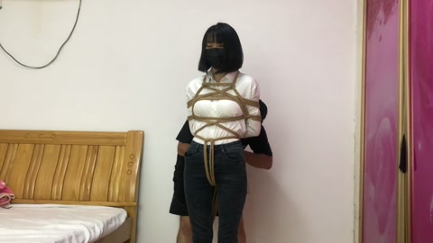 红豆衬衣牛仔裤 白袜运动鞋 自动紧缚绳 挣脱不能 各种犟 用力挣扎 第10张