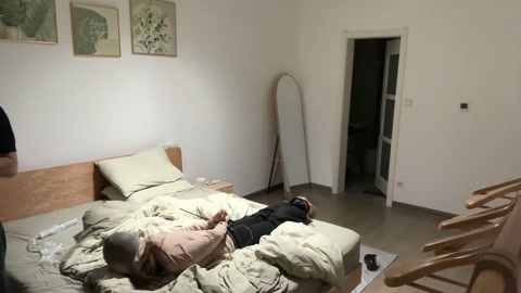 网友幼师异地面基. 潜伏在好友列表里的一位素未谋面的网友，某一个机会聊起了天，聊了几天以后她便想从她... 第10张