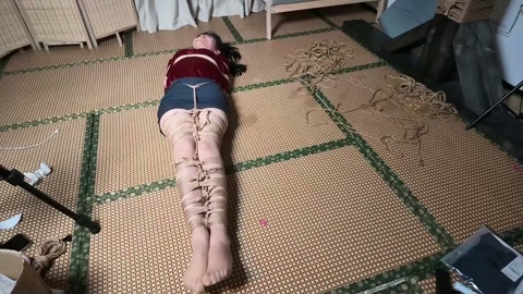 花花捆绑 紧密束缚 再次细麻绳，可怜的模特绝望翻滚 第10张