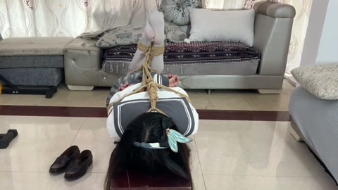 荷露 COS崩坏 流萤 误入活绳屋 自动紧缚绳陷阱抓住逃走再被抓回驷马绑凳子上危机四伏 第10张
