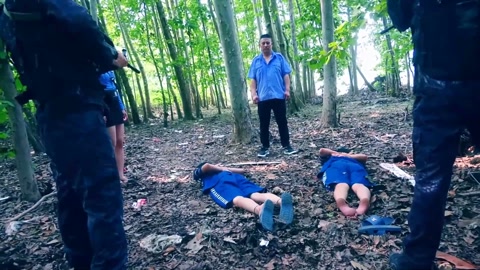 《毒蝎林潇琦末日》 第四集 毒蝎林潇琦和同伙被判死刑立即执行砸死镣五花大绑押赴刑场执行枪决 第11张
