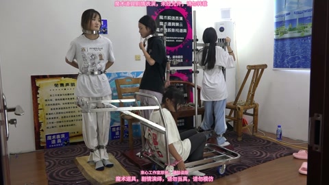 几个女大学生玩站立架，不同的站立架，也许体验感是不一样的，有的站立架能坚持的时间长一点，有的就比较难... 第11张