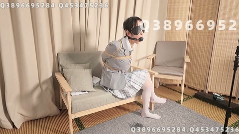 嗷嗷黑色假阳具口塞堵嘴，无助挣扎！（包含过程） 第11张