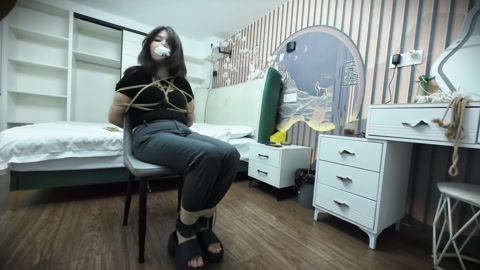 新模特丰满的新疆妹子体验了各种绳缚 第11张