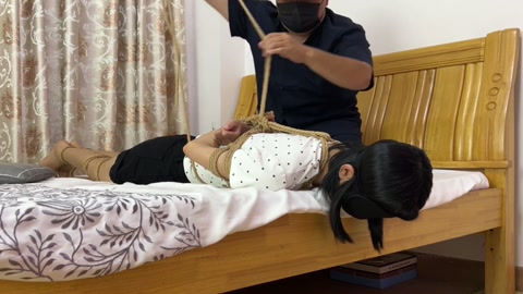 红豆每日一绳 日式驷马 绑脚趾 各种挣扎无法挣脱 拎起脚丫玩 第11张