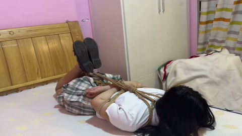 被入室的两姐妹（一）玉箫 佳怡-双双被擒逃跑无望 死命挣扎等待她们的是什么下场 第11张