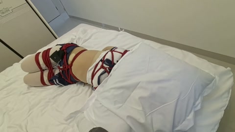 连体肉丝JK+白丝 原来电击器真的能让人抽筋抽搐啊 蛇缚小高手 花式股绳全程电击挣扎 驷马+电击挣扎... 第11张