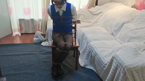 【念念】银行女职员的受难 紧缚挣扎 超大口球流口水 td股绳放置 想逃跑又被绑到椅子上 露脸 第12张