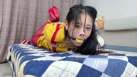 【破产姐妹】挣得多的冰柠造姐妹惦记报复 桌上驷马口球鼻钩 口水直流 第12张