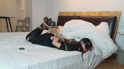 人贩王五系列（精神小妹）王五在又猫在楼道发愁没法交货，这次蹲到了一个心情相当愉快的精神小妹，于是尾随... 第12张