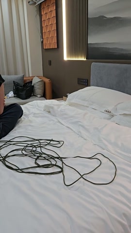 你的女朋友被蒙眼堵嘴驷马捆绑在床上，长时间放置不管，强行蒙眼堵嘴，让她自己逃脱，没想到她自己竟然解开... 第12张