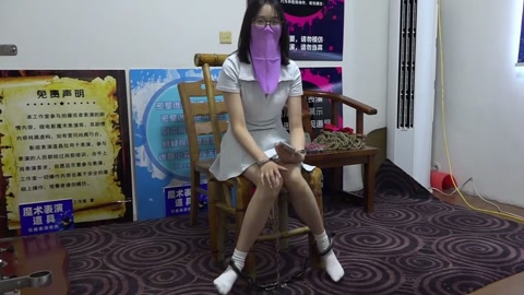 兰兰短裙白袜，连体手铐脚镣，简单剧情 第12张